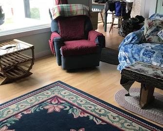 Quiet family and pet friendly home - Boothbay - Living room