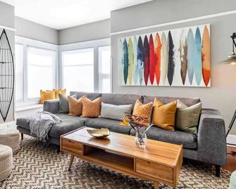 Beautiful Historic Home And Gardens Near Downtown! - San Diego - Living room