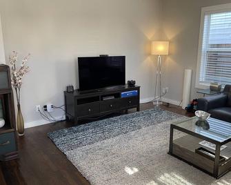 Stylish mid century full house - Austin