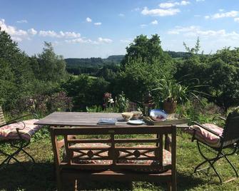 Small Villa In The Wild Garden - Gummersbach - Innenhof
