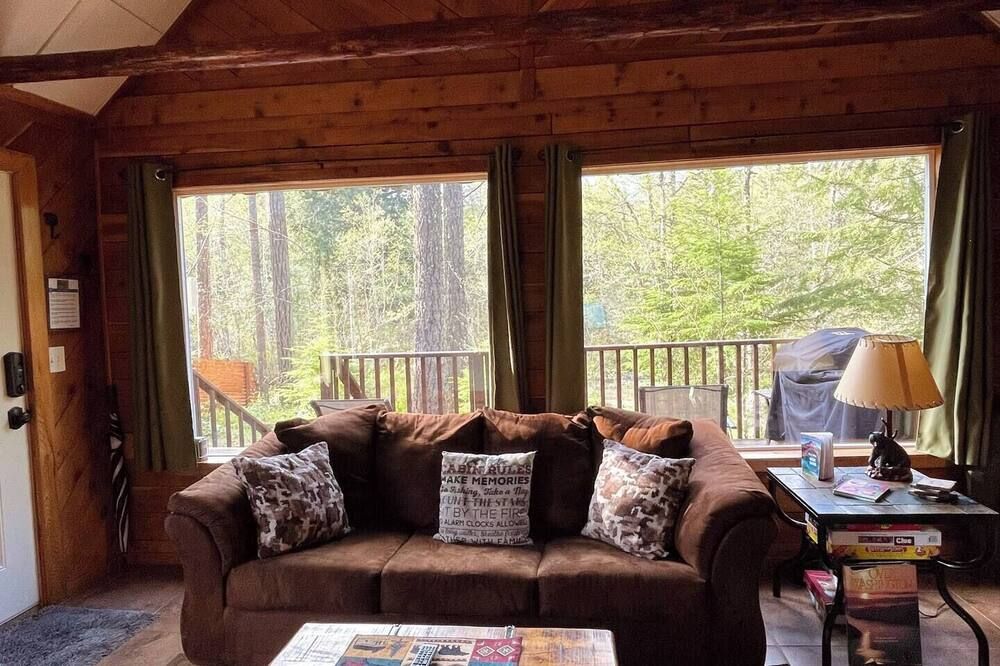 Mt Rainier Little Red Cabin - אשפורד - סלון