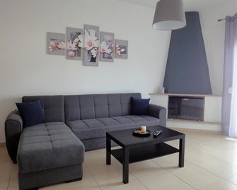 Polychrono Nikos Apartment - Polychrono - Living room