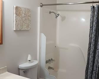 Spacious Furnished 2 Bedrooms, 1 Bathroom Apartment! \nYour Home Away from Home - New Iberia - Bathroom