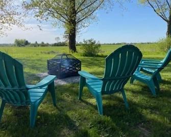 Over the Top B&B - Lindsay - Patio