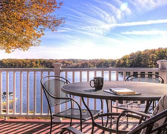 You And Your Family Deserve A Break. Relax And Enjoy Lake Front Living - East Haddam - Balcón