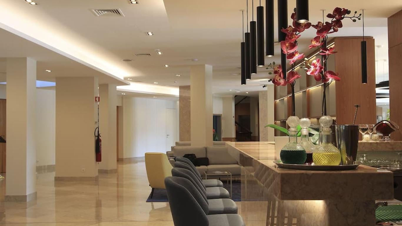 كونسولاتا هوتل