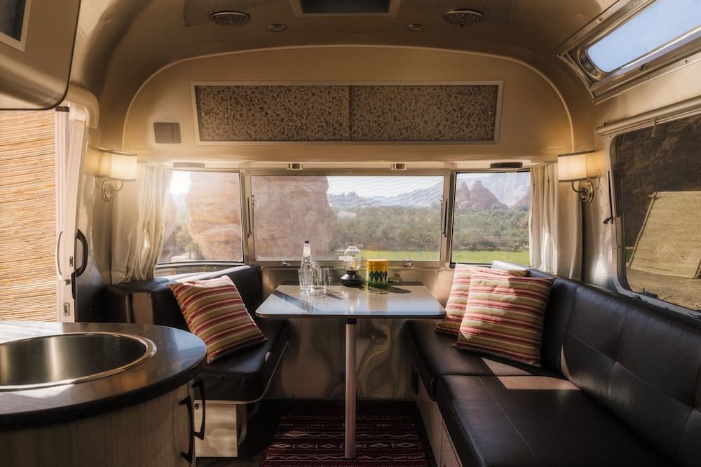 كارافان من هابيتاس - العلا - غرفة طعام