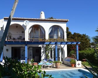 Pristine Two Bed Apartment for Great Summer Holidays or Long, Cozy Winter Breaks - Salobreña - Patio