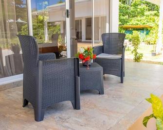 Macmillan's Holiday Villas - Grand'Anse Praslin - Innenhof