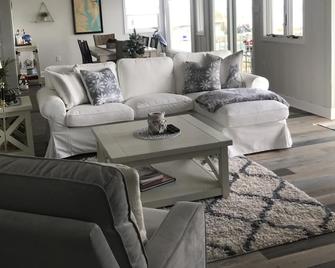 Chesapeake Bay Cottage - Deale - Sala de estar