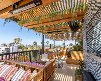 The Brick Boutique Hotel: Balcony Room 303 - Oceanside - Balkon