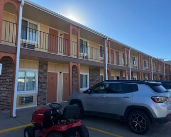 Crete Inn by Capital O Near Lincoln - Crete - Building