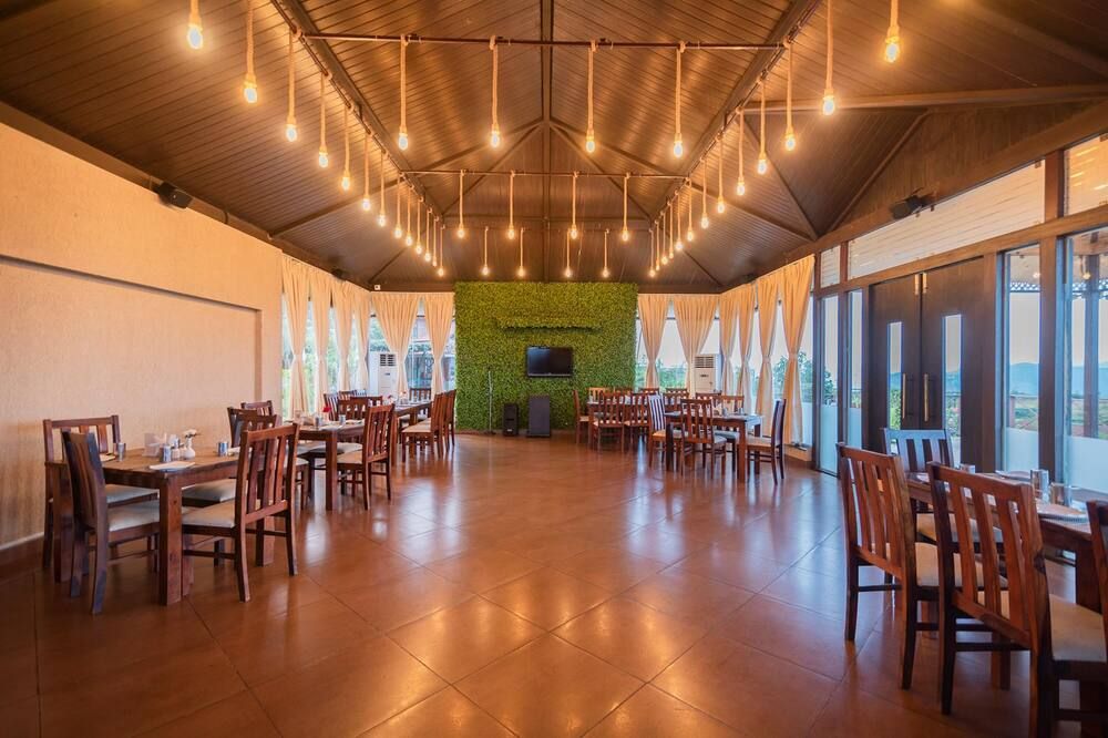 Nirvana Eco and Agro Resort - מהבלשוואר - מסעדה