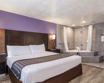 Carmel Hill Lodge - Monterey - Bedroom