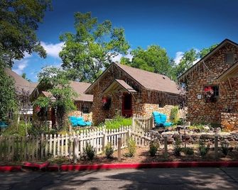 Rock Cottage Gardens B&B - Eureka Springs