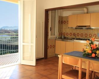 Residence Mizar - Pietra Ligure - Bucătărie