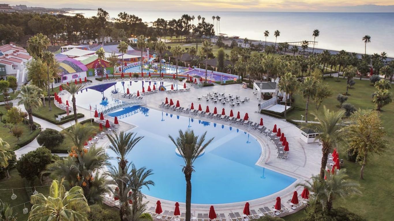 منتجع أي سي فنادق سانتاي فاميلي - كيدس كونسبت