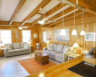 Beach Road Cottage - Kill Devil Hills - Olohuone