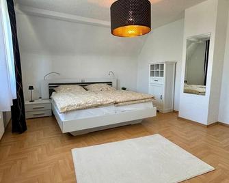 Apartment am Ronhof - Fürth - Habitación