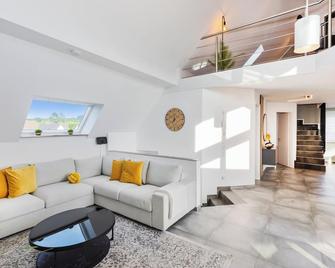 Svyvo Siegburg - Cozy Serviced Apartments near Cologne & Bonn - Siegburg - Wohnzimmer