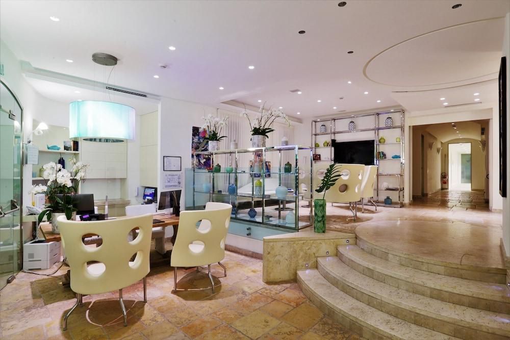 هوتل فيلا بلو كابري - اناكابري - ردهة