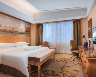 Vienna International Hotel Shenzhen North Station Branch - Shenzhen - Bedroom