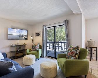 Calabash Style Condo w/King Bed & Pool - Calabash - Living room