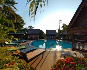 Orchid Hibiscus Guest House - Сухотаі - Басейн