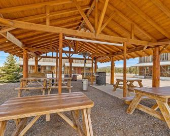 Trapper's Rendezvous - Williams - Patio