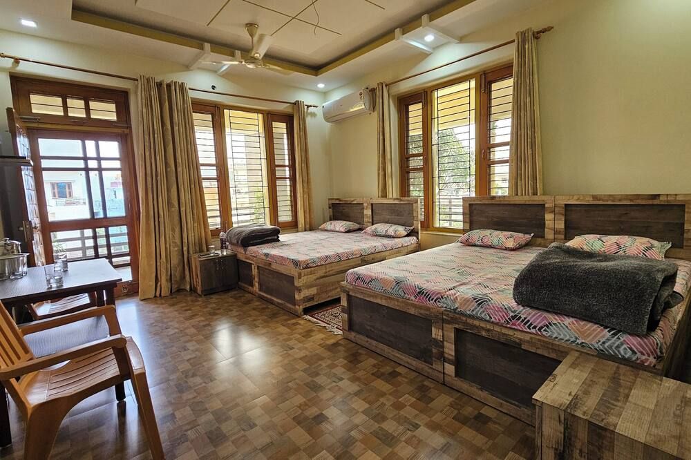 Bora's Homestay - Haldwani - Bedroom