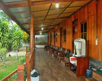 Ue Datu Cottages - Tentena