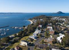 Kamillaroi Walk to restaurants cafes and beach - Nelson Bay - Outdoor view
