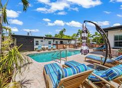 Haley's at Anna Maria Island Inn - Holmes Beach - Pool