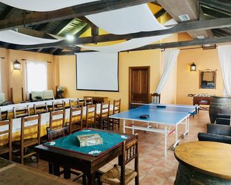 Salon De Eventos (60 Personas) + Casa Rural - Alcabón - Restaurant
