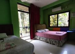 Single House like in forest, surrounded by nature beauty & relaxing! - Daraga - Camera da letto