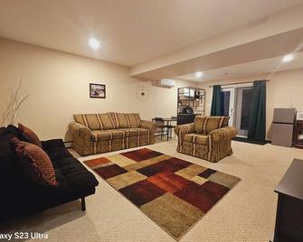 Private Cosy home in a quiet cul de sac - Halifax - Living room