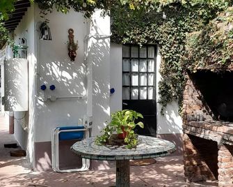 Casa De Huespedes Muniz Sobre Parque De - San Miguel - Patio