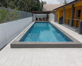 Ziella De Villa - Langkawi - Pool