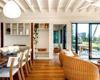 Luxico Seven Mile Beach House (with Car Parking) - Ballina
