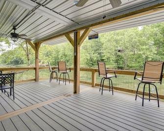 Riverfront | Pvt Dock | Trout Fishing | Firepit | Hot Tub - Bluff City - Patio