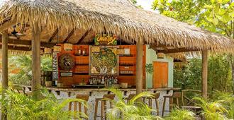 Country Country - Negril - Bar