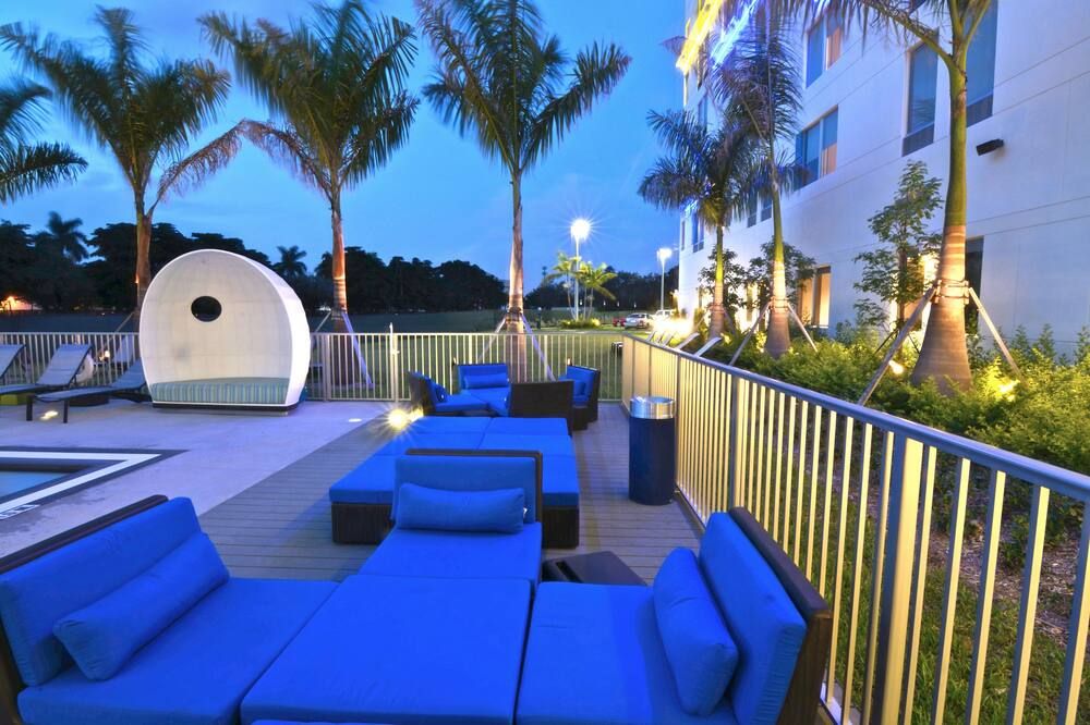 Aloft Miami Doral thumbnail 3
