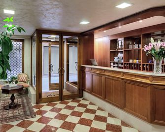Albergo Commercio e Pellegrino - Venecia - Recepción