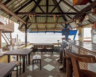 Monaliza Surf Resort - San Juan - Restaurante