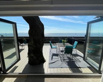 'the Chalet by the Sea , Under the Tree' - Christchurch - Balcon
