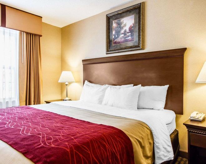 Comfort Inn Suites Scarborough Portland 76 1 0 8