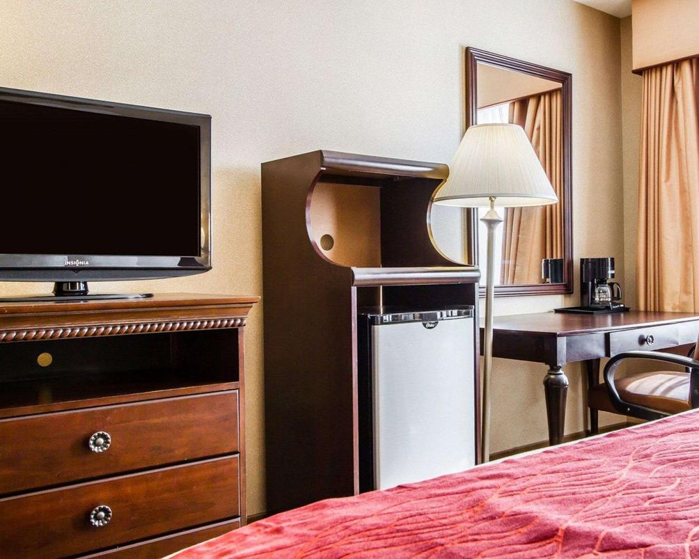 Comfort Inn Suites Scarborough Portland 76 1 0 8