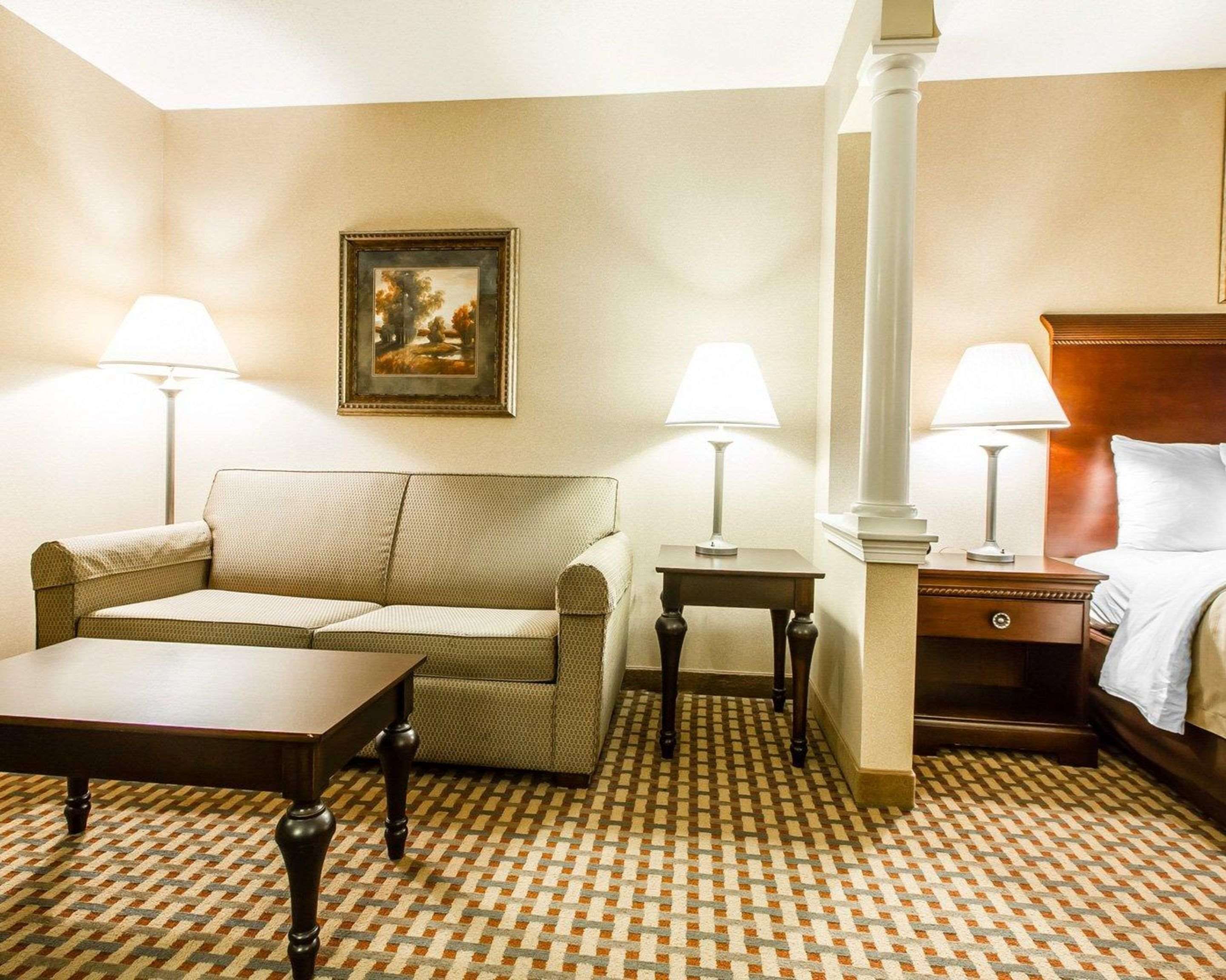 Comfort Inn Suites Scarborough Portland 76 1 0 8