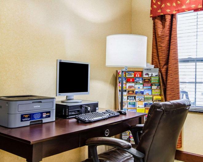 Comfort Inn Suites Scarborough Portland 76 1 0 8