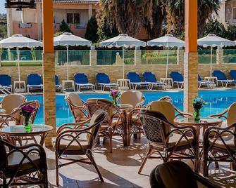 Esmeralda Hotel - Kremasti - Pool